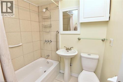 185 Market Street, Hamilton, ON - Indoor Photo Showing Bathroom