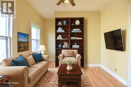 185 Market Street, Hamilton, ON - Indoor Photo Showing Living Room