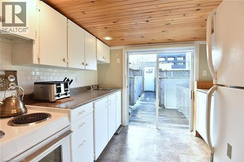 185 Market Street, Hamilton, ON - Indoor Photo Showing Kitchen
