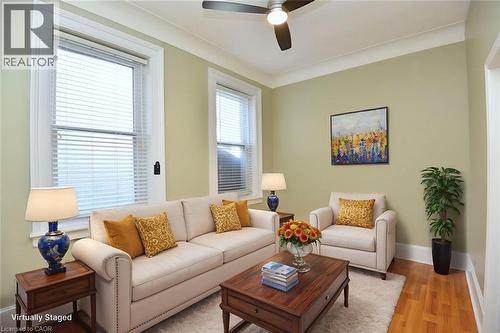 185 Market Street, Hamilton, ON - Indoor Photo Showing Living Room