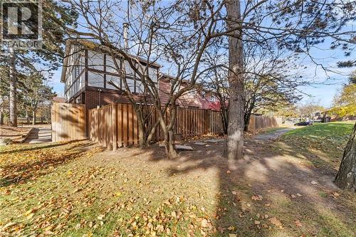 View of yard - 4199 Longmoor Drive Unit# 6, Burlington, ON - Outdoor