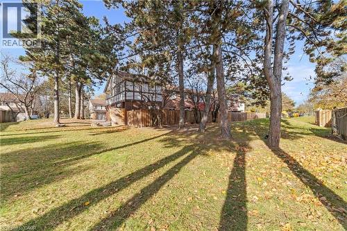 View of yard - 4199 Longmoor Drive Unit# 6, Burlington, ON - Outdoor