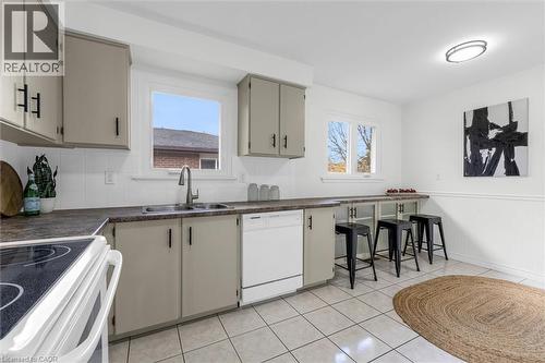 3096 Palmer Drive, Burlington, ON - Indoor Photo Showing Kitchen With Double Sink