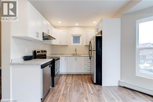 152 Sanford Avenue S, Hamilton, ON - Indoor Photo Showing Kitchen