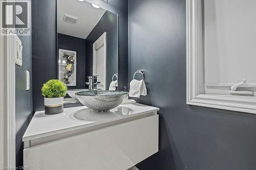 Bathroom with vanity - 4040 Stadelbauer Drive, Beamsville, ON - Indoor Photo Showing Bathroom