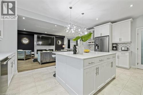 4040 Stadelbauer Drive, Beamsville, ON - Indoor Photo Showing Kitchen With Upgraded Kitchen