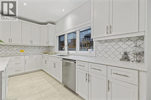 4040 Stadelbauer Drive, Beamsville, ON - Indoor Photo Showing Kitchen With Upgraded Kitchen