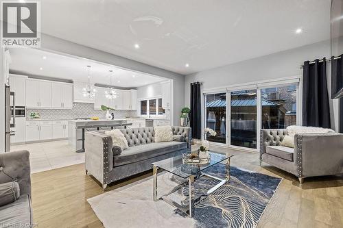 4040 Stadelbauer Drive, Beamsville, ON - Indoor Photo Showing Living Room