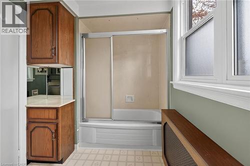 842 Forest Glen Avenue, Burlington, ON - Indoor Photo Showing Bathroom