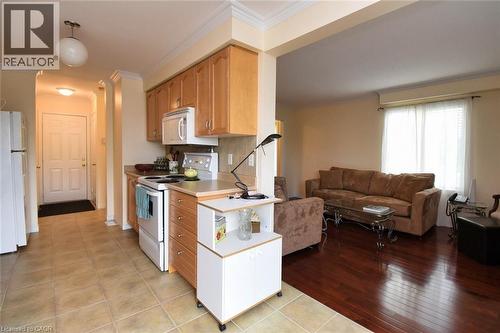 7 Southside Place Unit# 49, Hamilton, ON - Indoor Photo Showing Kitchen