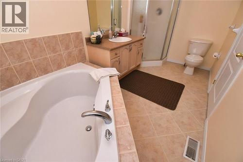 7 Southside Place Unit# 49, Hamilton, ON - Indoor Photo Showing Bathroom