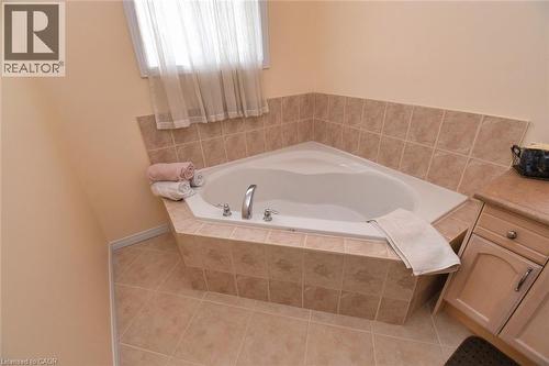 7 Southside Place Unit# 49, Hamilton, ON - Indoor Photo Showing Bathroom