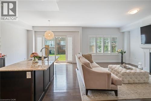 7 Windsor Circle, Niagara-On-The-Lake, ON - Indoor With Fireplace