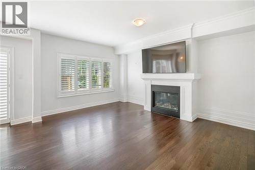 7 Windsor Circle, Niagara-On-The-Lake, ON - Indoor Photo Showing Living Room With Fireplace