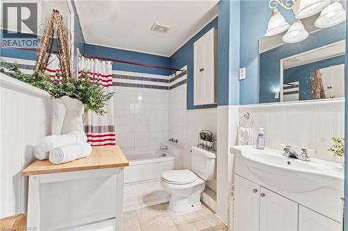 46 Adeline Avenue, Hamilton, ON - Indoor Photo Showing Bathroom