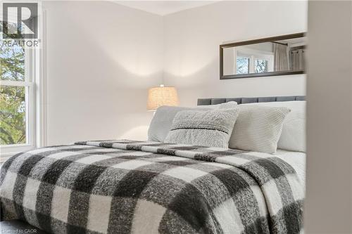 38 Golden Orchard Drive, Hamilton, ON - Indoor Photo Showing Bedroom