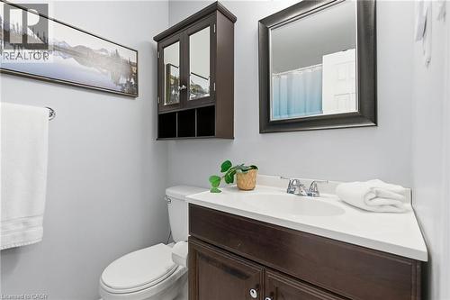 38 Golden Orchard Drive, Hamilton, ON - Indoor Photo Showing Bathroom