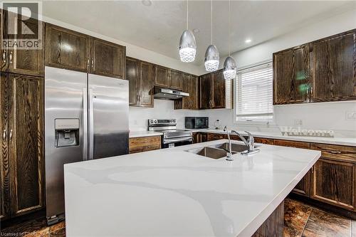 617 Thorndale Drive, Waterloo, ON - Indoor Photo Showing Kitchen With Double Sink With Upgraded Kitchen