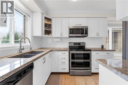 45 Hemlock Way, Grimsby, ON - Indoor Photo Showing Kitchen With Double Sink With Upgraded Kitchen