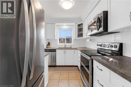 45 Hemlock Way, Grimsby, ON - Indoor Photo Showing Kitchen With Upgraded Kitchen