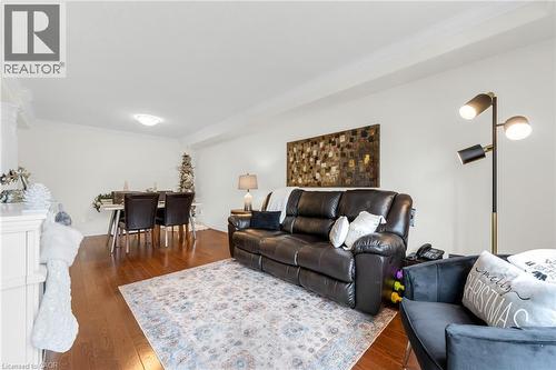45 Hemlock Way, Grimsby, ON - Indoor Photo Showing Living Room