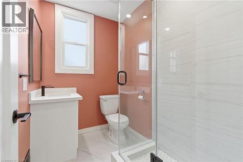 273 Robert Street, Hamilton, ON - Indoor Photo Showing Bathroom