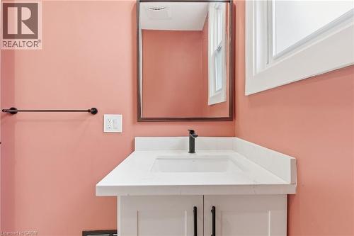 273 Robert Street, Hamilton, ON - Indoor Photo Showing Bathroom