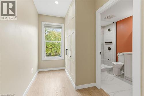 273 Robert Street, Hamilton, ON - Indoor Photo Showing Bathroom