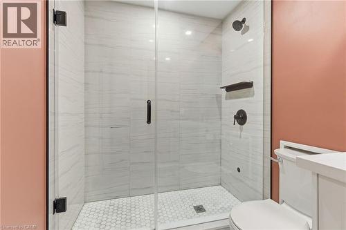 273 Robert Street, Hamilton, ON - Indoor Photo Showing Bathroom