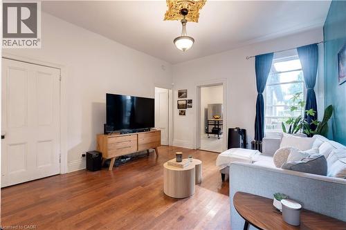132 Ferguson Avenue N, Hamilton, ON - Indoor Photo Showing Living Room
