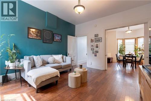 132 Ferguson Avenue N, Hamilton, ON - Indoor Photo Showing Living Room