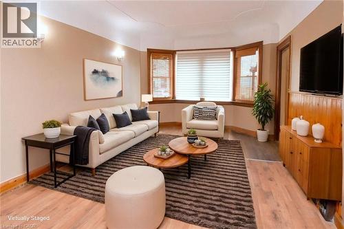 92 Gertrude Street, Hamilton, ON - Indoor Photo Showing Living Room