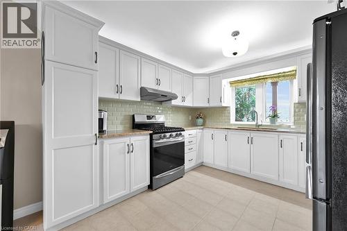 390 Mountain Road, Grimsby, ON - Indoor Photo Showing Kitchen