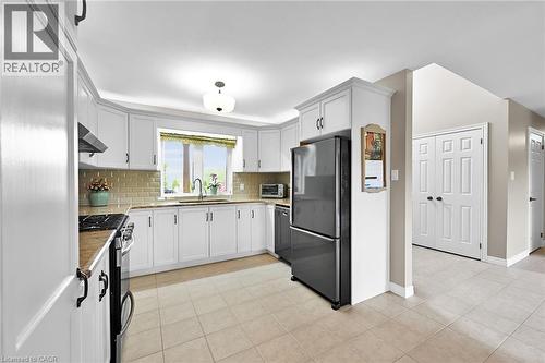 390 Mountain Road, Grimsby, ON - Indoor Photo Showing Kitchen With Stainless Steel Kitchen