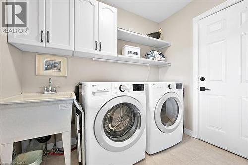 390 Mountain Road, Grimsby, ON - Indoor Photo Showing Laundry Room