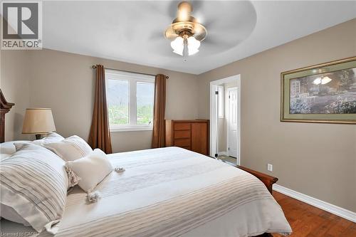 390 Mountain Road, Grimsby, ON - Indoor Photo Showing Bedroom