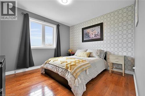 390 Mountain Road, Grimsby, ON - Indoor Photo Showing Bedroom