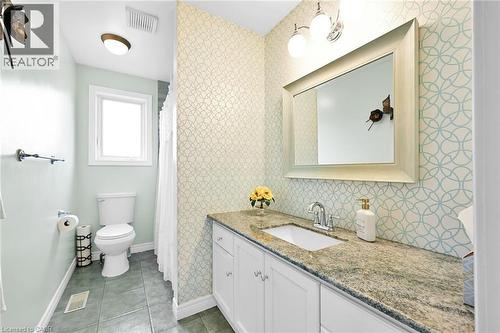 390 Mountain Road, Grimsby, ON - Indoor Photo Showing Bathroom