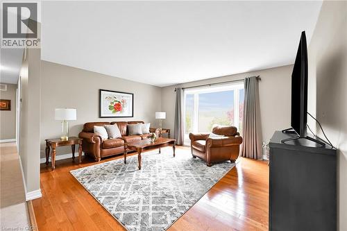 390 Mountain Road, Grimsby, ON - Indoor Photo Showing Living Room