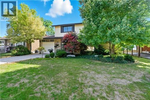 33 Goldfinch Road, Hamilton, ON - Outdoor