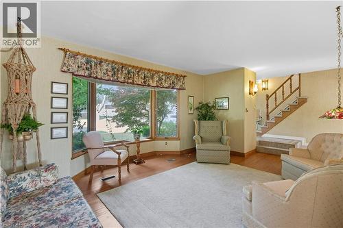 33 Goldfinch Road, Hamilton, ON - Indoor Photo Showing Living Room