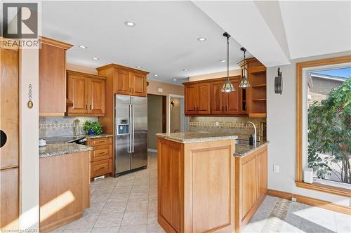 33 Goldfinch Road, Hamilton, ON - Indoor Photo Showing Kitchen
