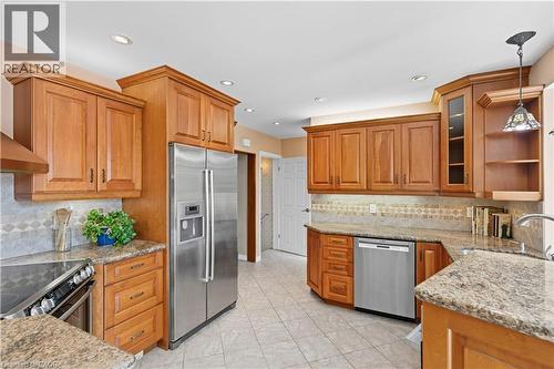 33 Goldfinch Road, Hamilton, ON - Indoor Photo Showing Kitchen