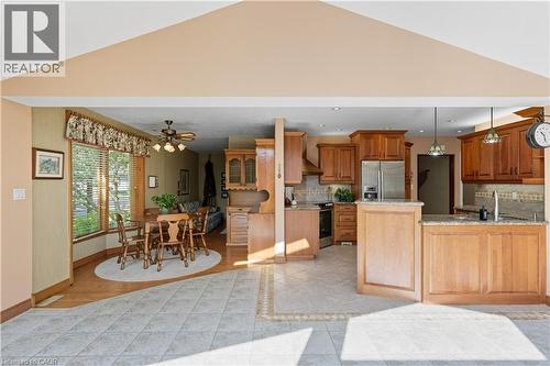 33 Goldfinch Road, Hamilton, ON - Indoor Photo Showing Kitchen
