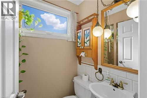 33 Goldfinch Road, Hamilton, ON - Indoor Photo Showing Bathroom