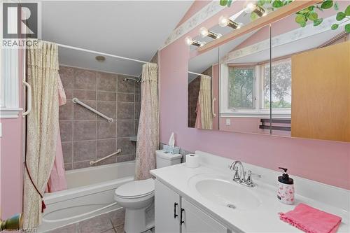 33 Goldfinch Road, Hamilton, ON - Indoor Photo Showing Bathroom