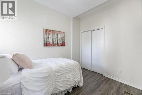 196 Picton Street E, Hamilton, ON - Indoor Photo Showing Bedroom