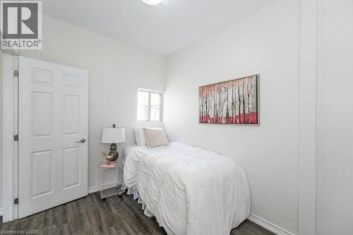 196 Picton Street E, Hamilton, ON - Indoor Photo Showing Bedroom