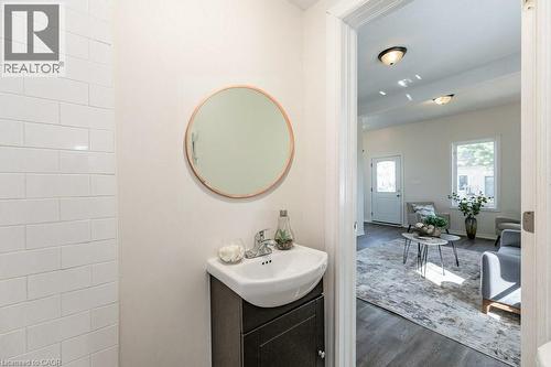 196 Picton Street E, Hamilton, ON - Indoor Photo Showing Bathroom