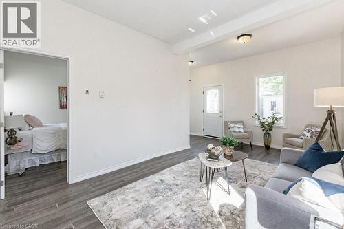 196 Picton Street E, Hamilton, ON - Indoor Photo Showing Living Room